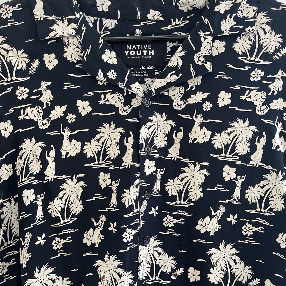 Native Youth Short Sleeve Button Down - Floral Print- Mens M - Black/White - EUC - Picture 3 of 4